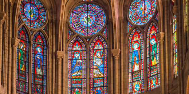 Comment sont apparus les vitrages d’église ?