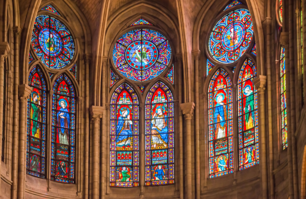 Comment sont apparus les vitrages d’église ?