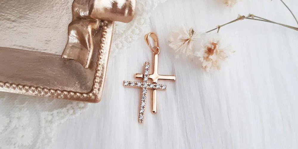 Les différents symboles des colliers religieux