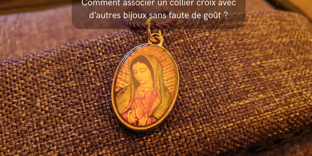 La Vierge Marie : Bijoux et Symboles qui Honorent la Mère du Christ
