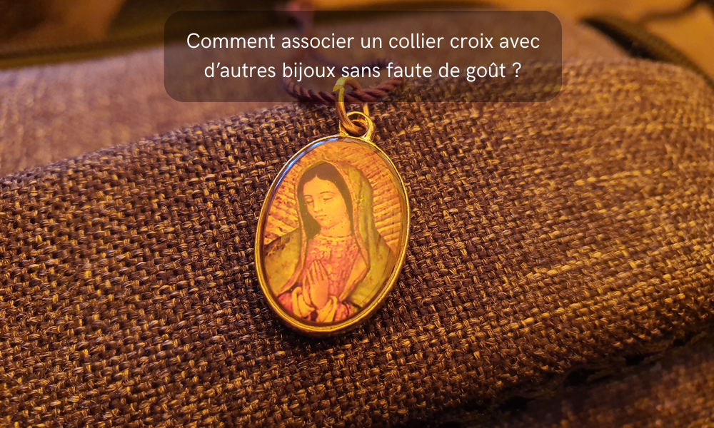 La Vierge Marie : Bijoux et Symboles qui Honorent la Mère du Christ