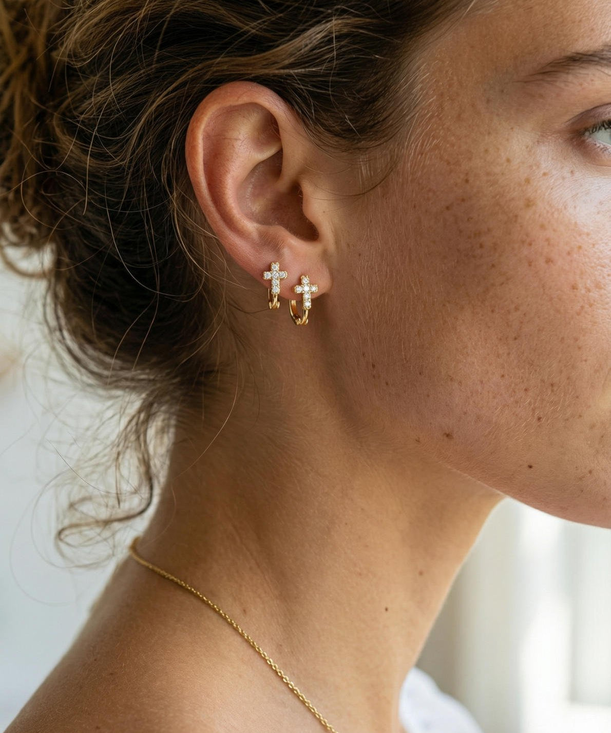 Boucles d’Oreilles Croix Créoles Serties