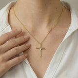 Collier Croix Moderne Dorée avec Zircon