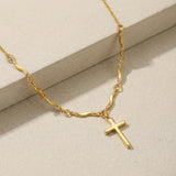 Collier Croix Doré à Maillons Ondulés