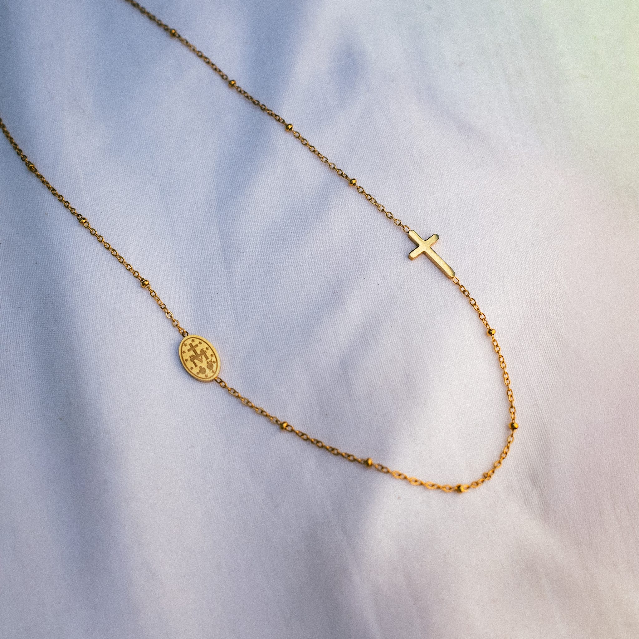 Collier Croix et Médaille Vierge Marie Doré