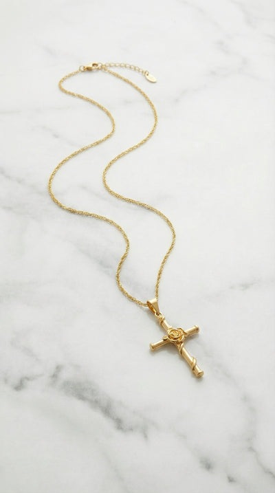 Kreuzanhänger mit rosa Kreuz