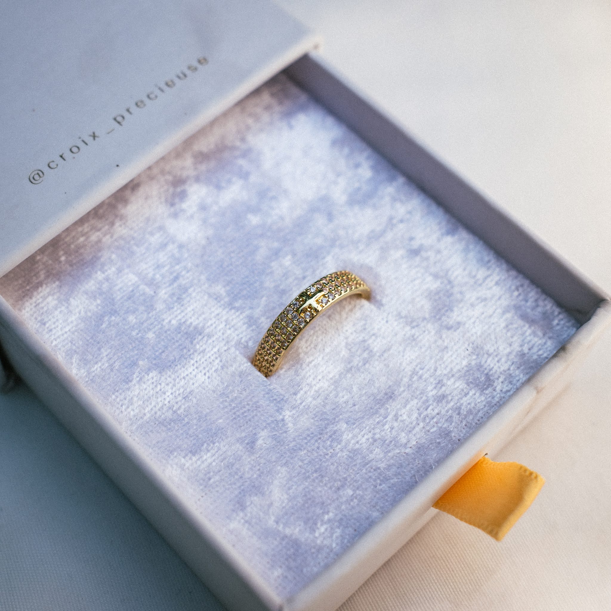 Bague Délicate Croix Étincelante