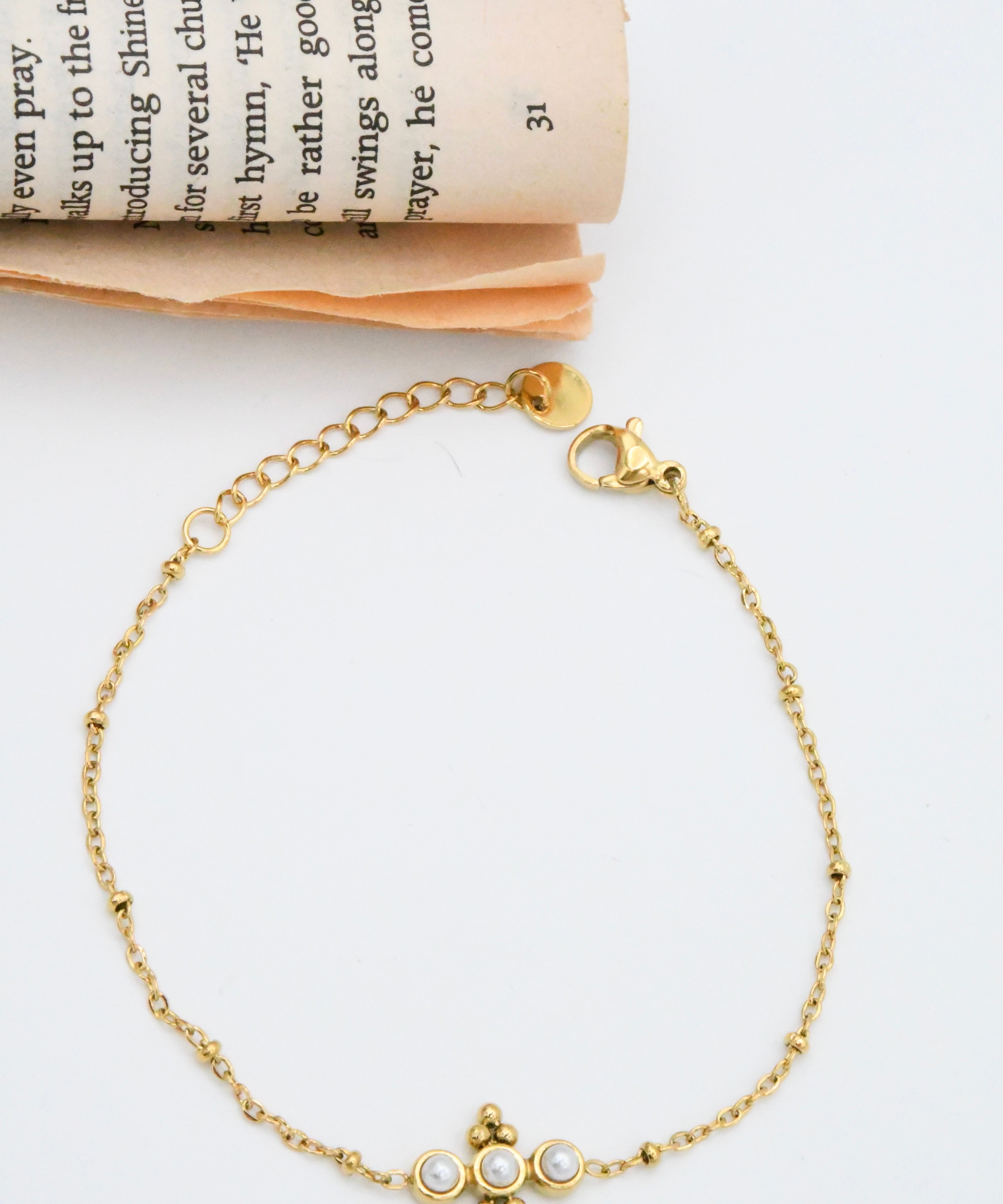 Bracelet Croix Perles Élégantes