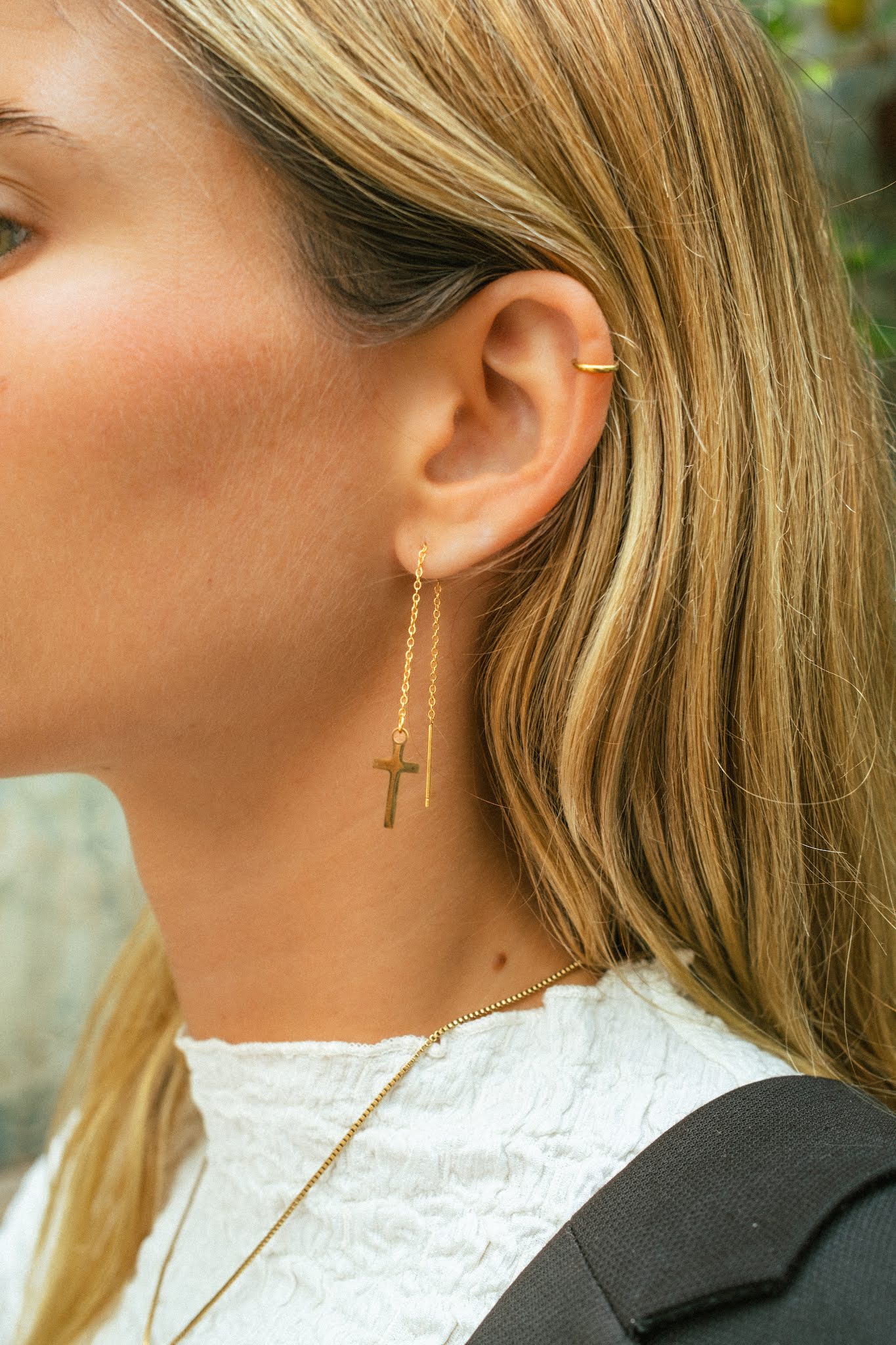 Boucles d’Oreilles Croix Pendantes Élégantes