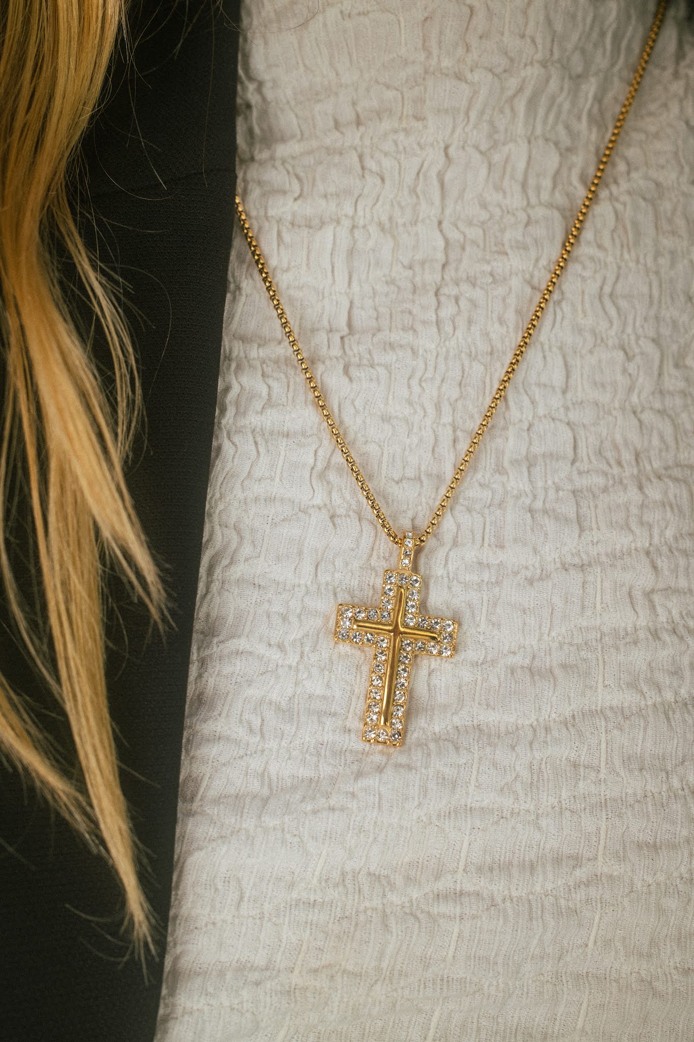 Collier Croix Dorée Cristaux