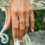 Bague Croix Élégante et Pierre Précieuse