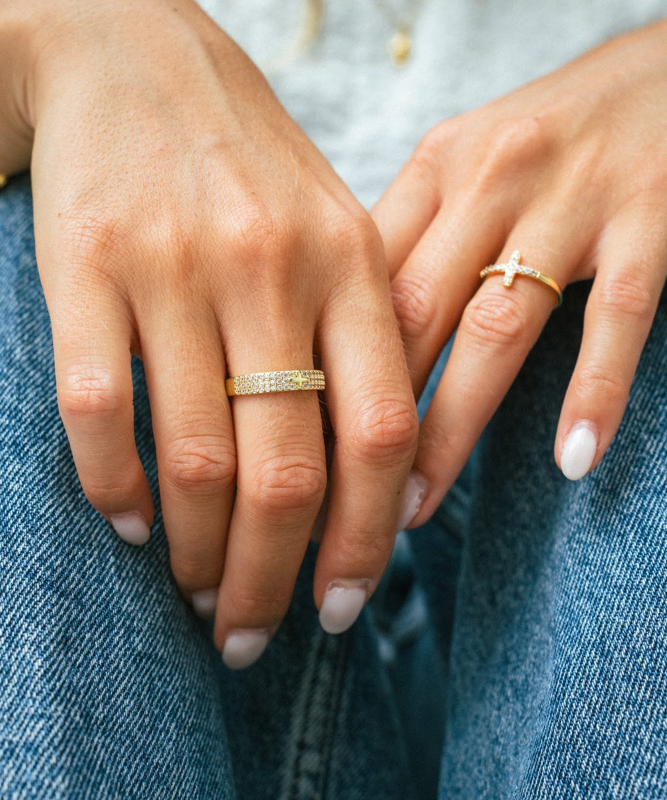 Bague Délicate Croix Étincelante