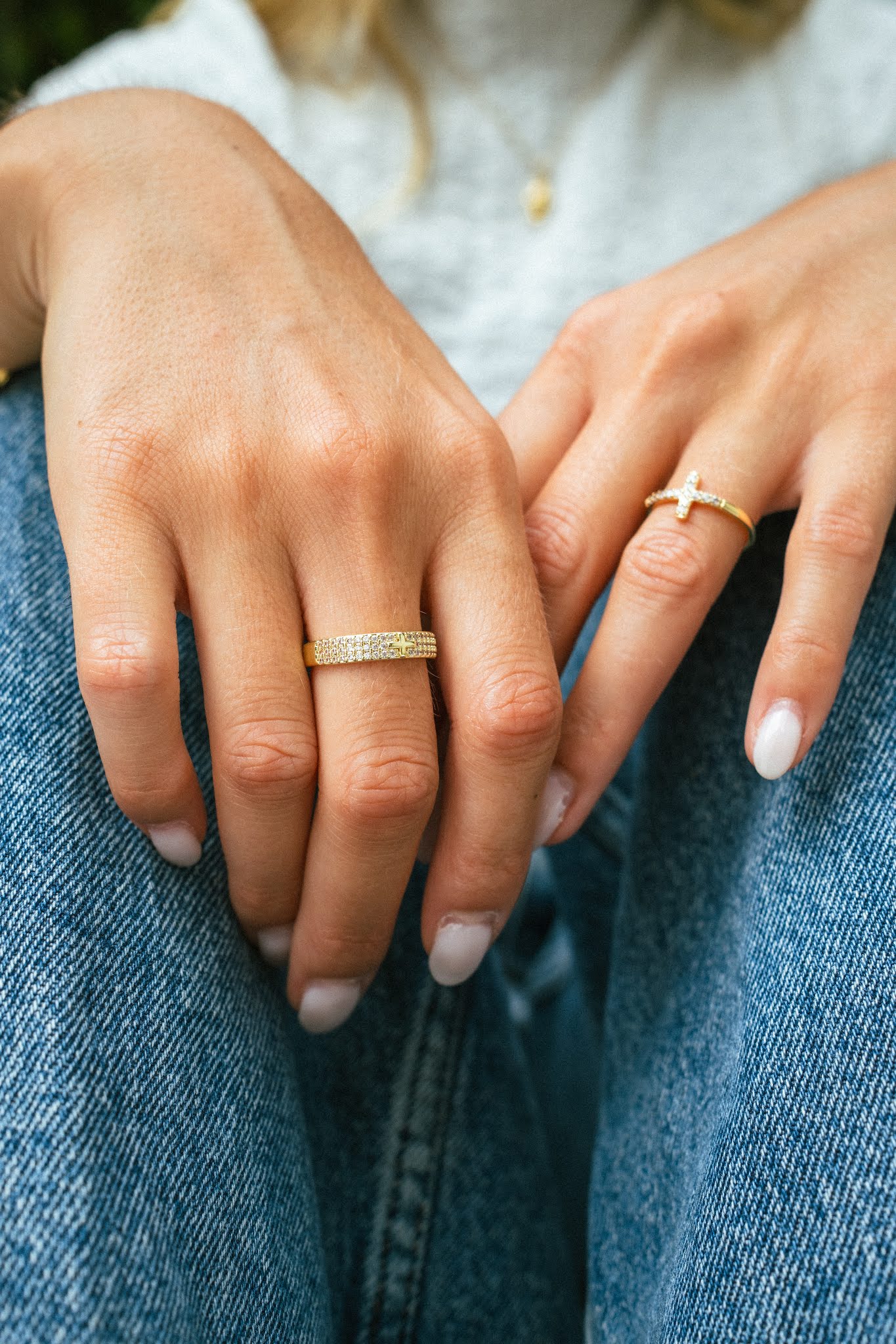 Bague Délicate Croix Étincelante