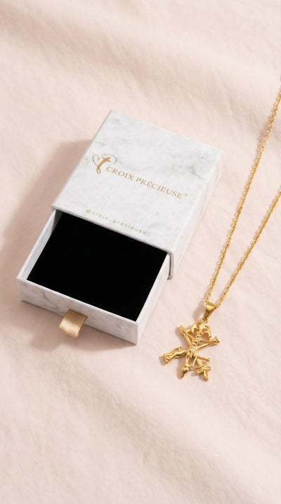 Collier Croix Christ Sculpté