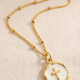 Collier Croix Médaille Ronde Émail Blanc