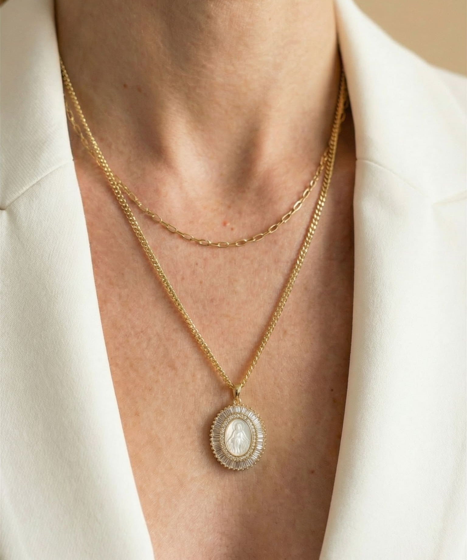 Collier Médaille Nacre Vierge Marie