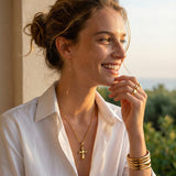 Collier Croix Doré aux Courbes Arrondies