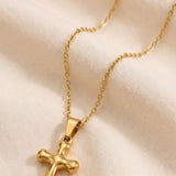 Collier Croix Doré aux Courbes Arrondies