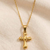 Collier Croix Doré aux Courbes Arrondies