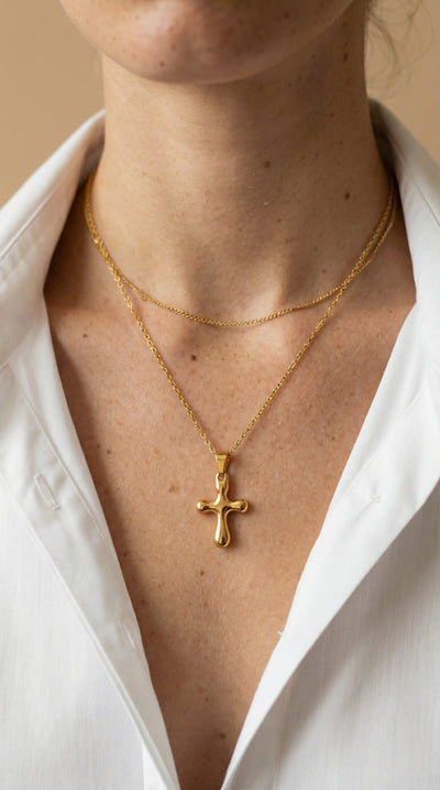 Collier Croix Doré aux Courbes Arrondies