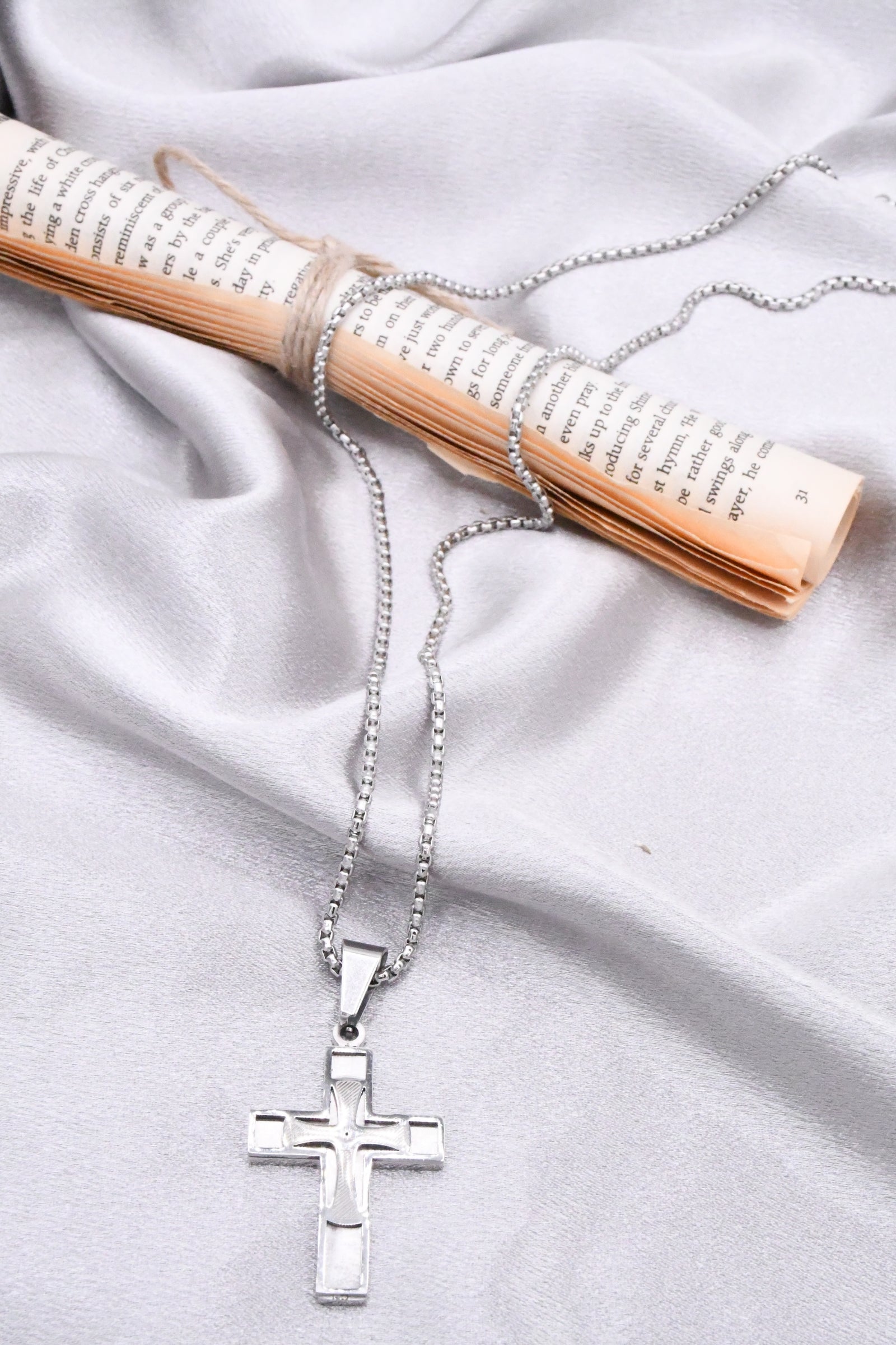 Collier Croix Relief Argenté