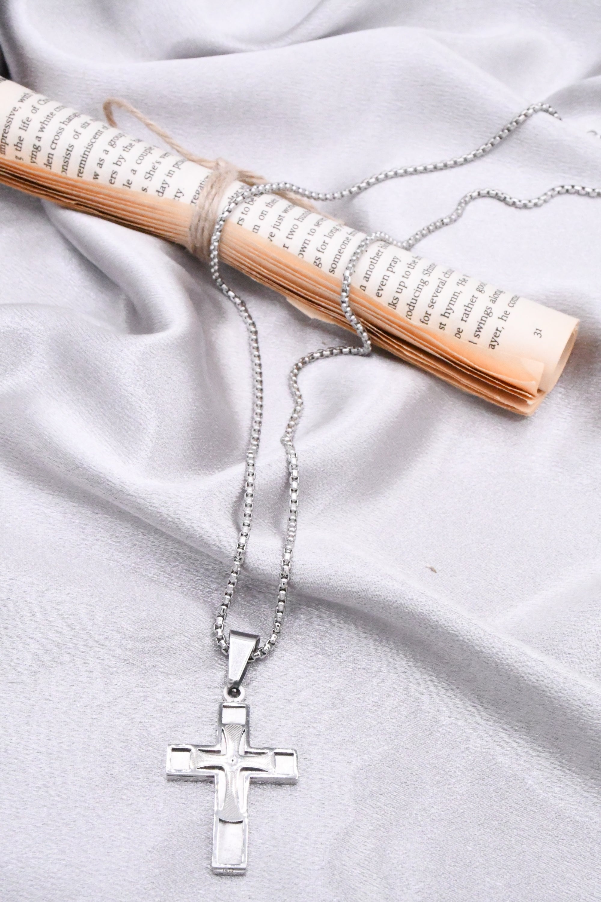Collier Croix Relief Argenté