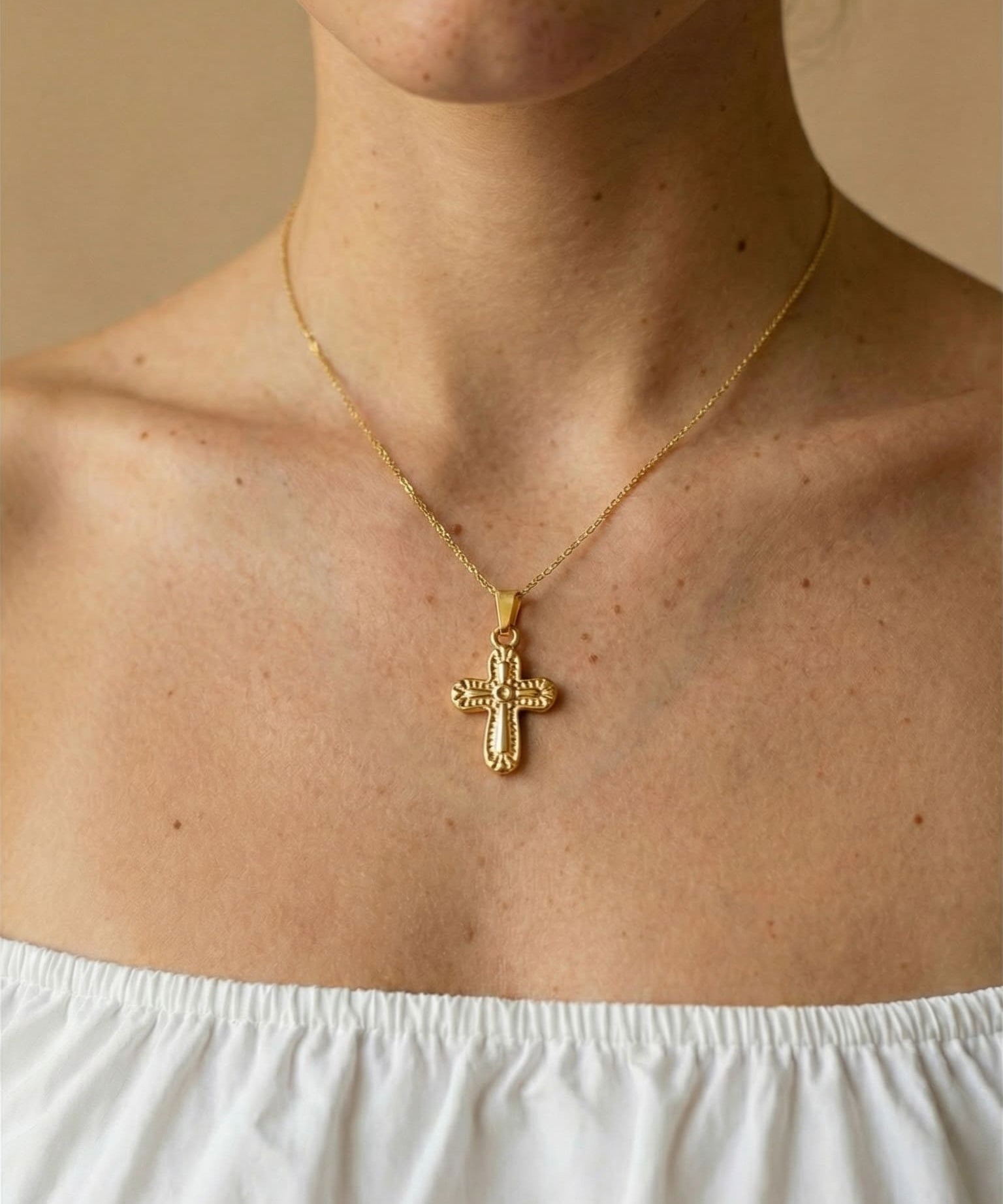 Collier Croix Relief Vintage