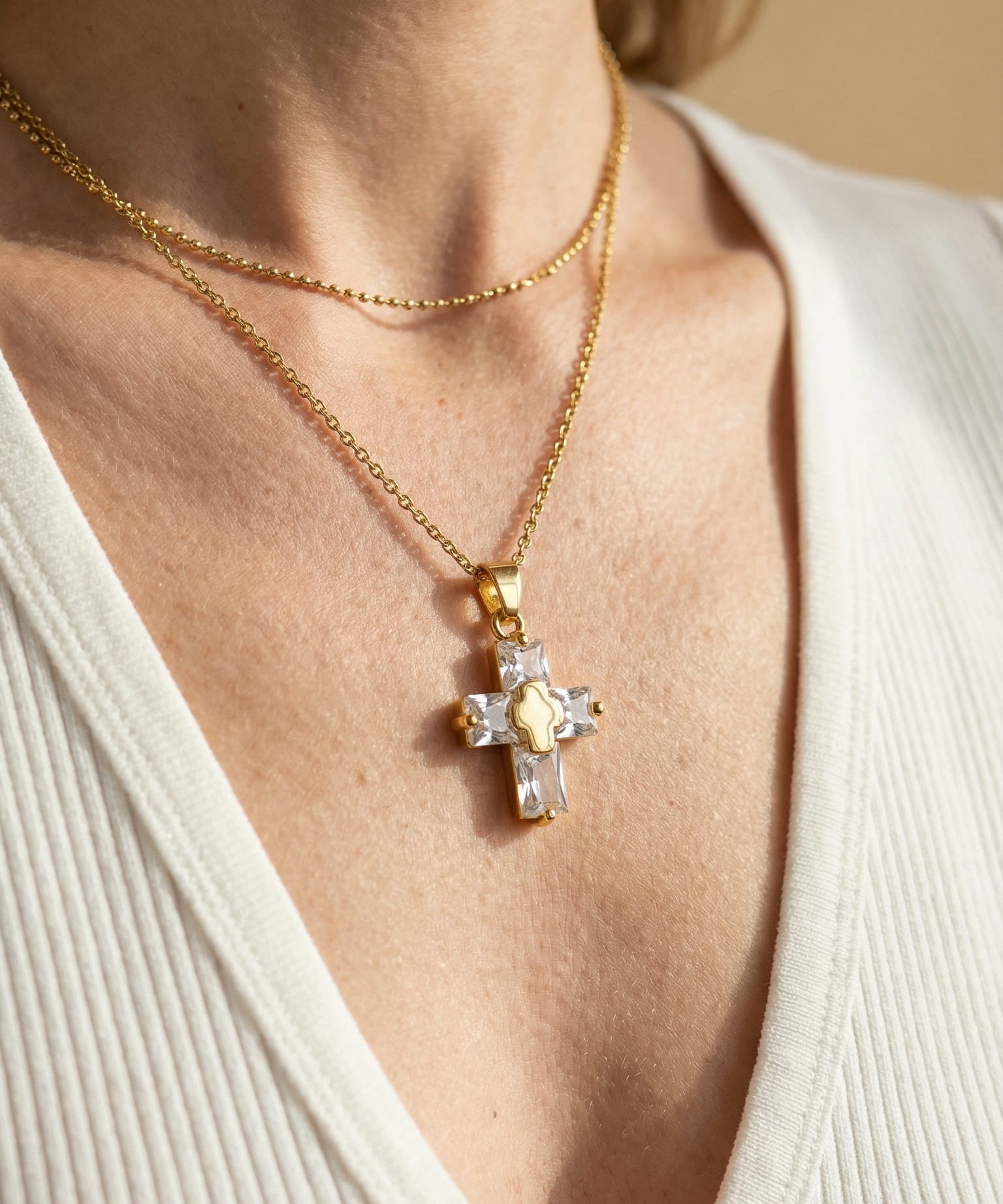 Collier Croix Lumière Pierre Blanche