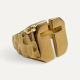 Ring für Herren mit strukturiertem Kreuz