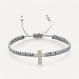 Verstellbares geflochtenes Armband mit Kreuzanhängern