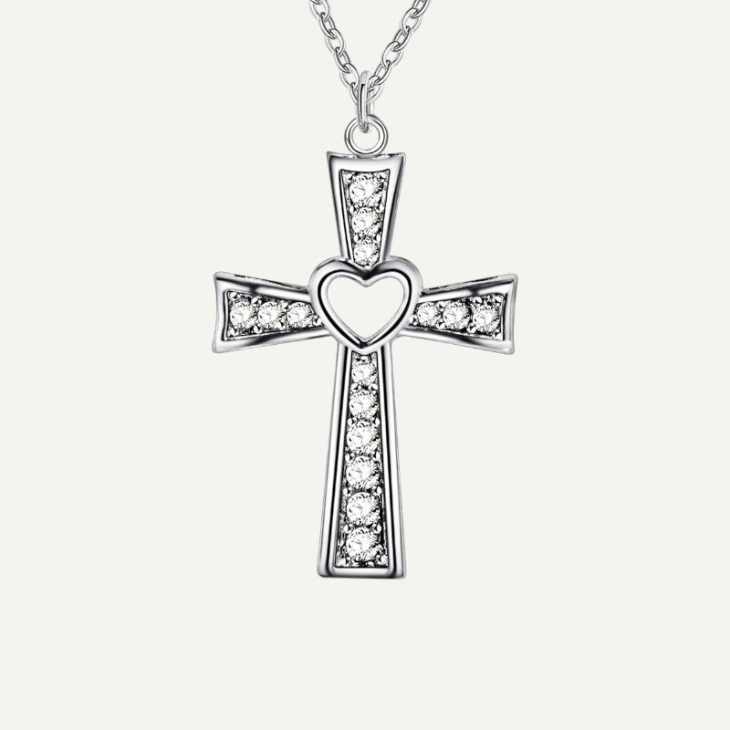 Kreuzanhänger mit einem Herzen