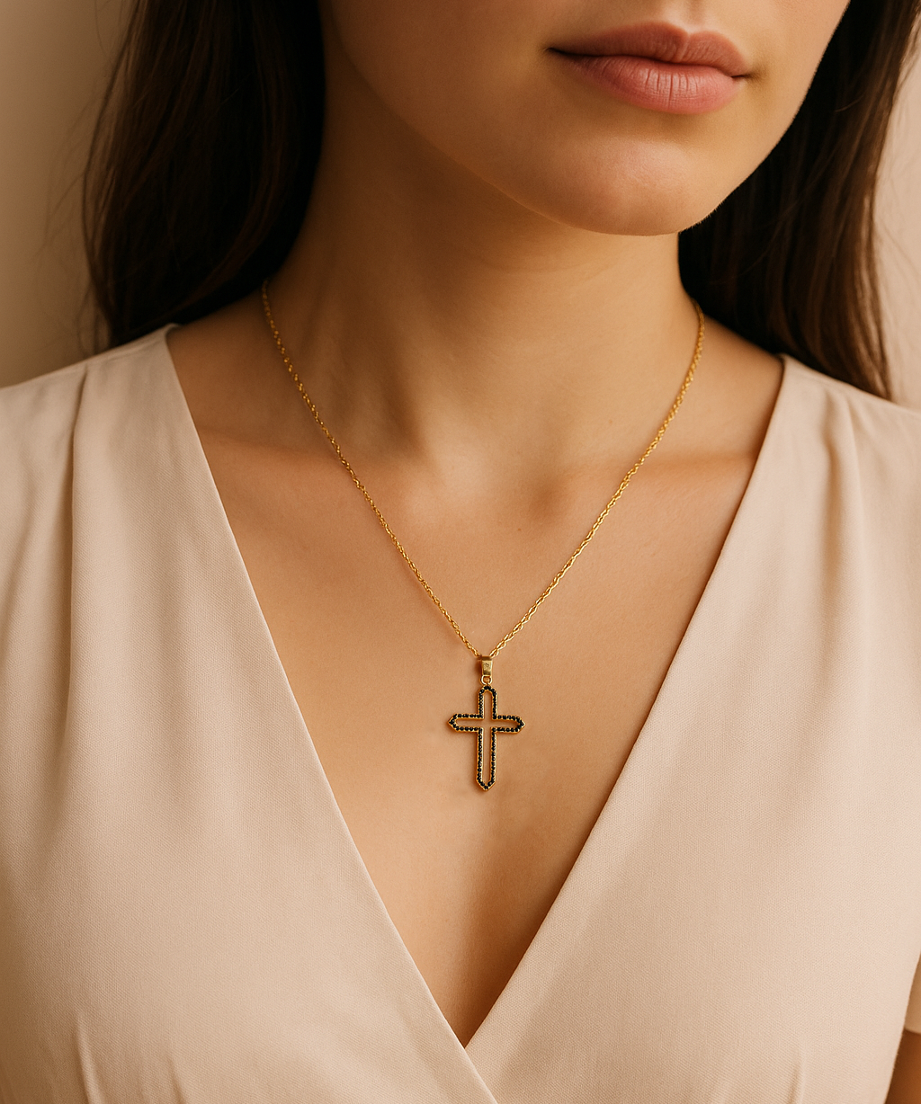 Collier Croix Ajourée Élégance Noire