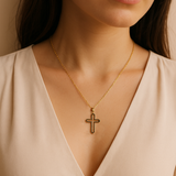 Collier Croix Ajourée Élégance Noire