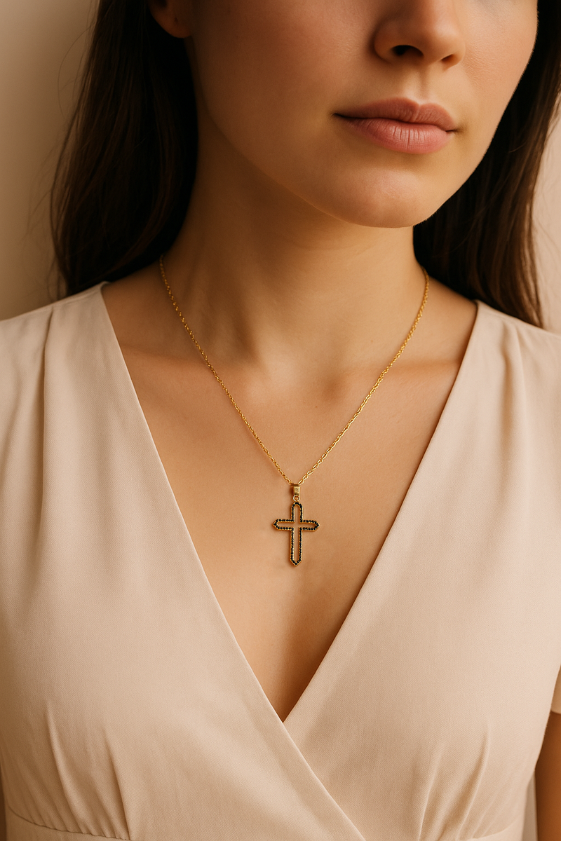 Collier Croix Ajourée Élégance Noire