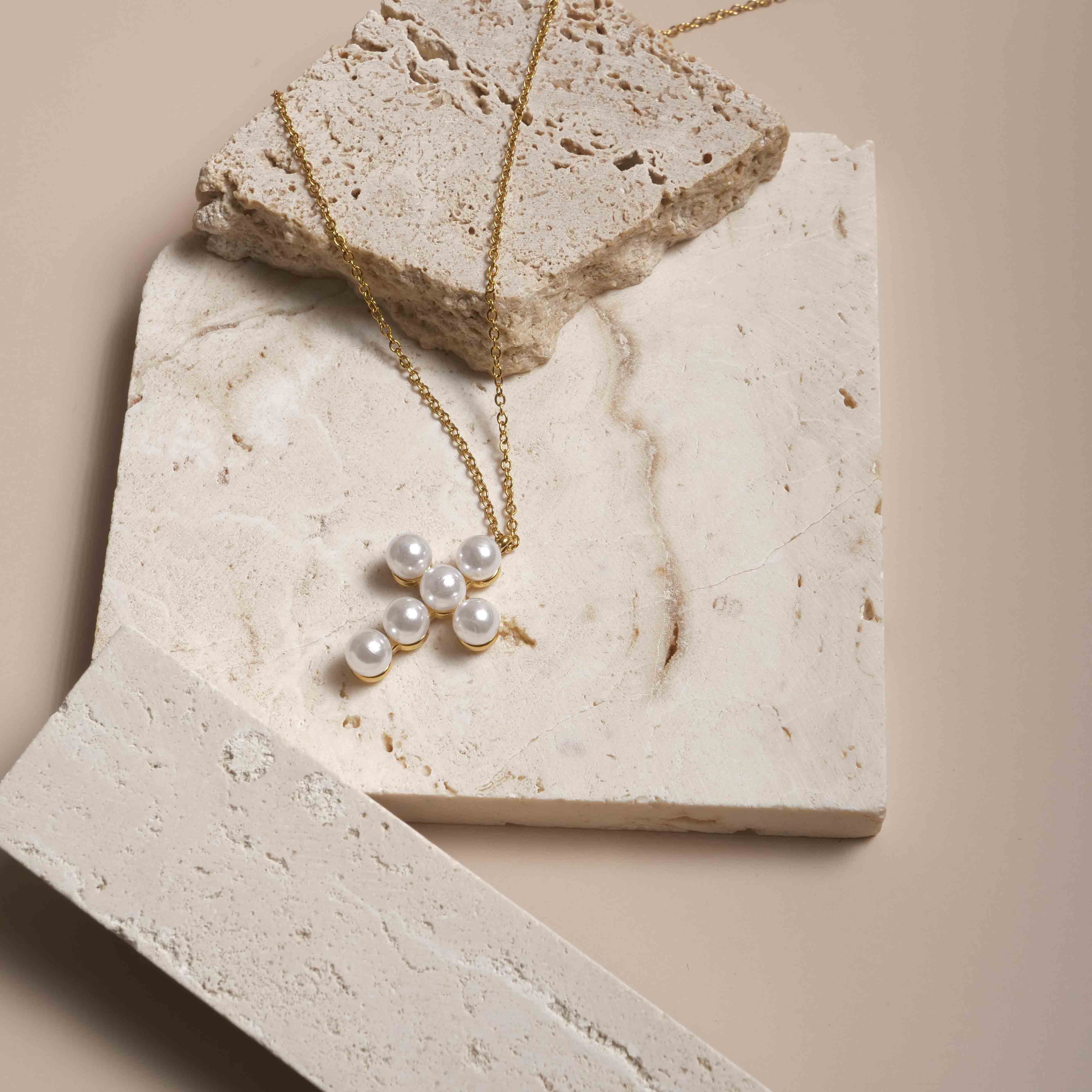 Collier Croix Perles Blanches