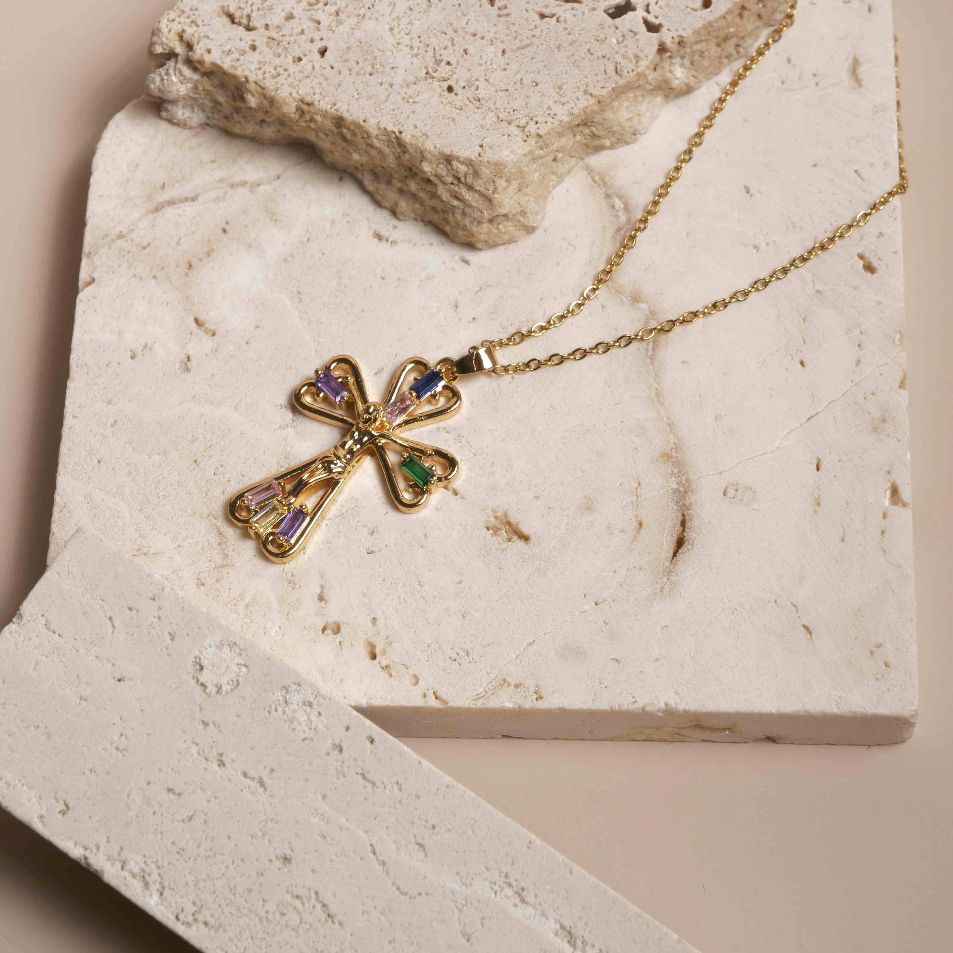 Collier Croix Cœur et Cristaux