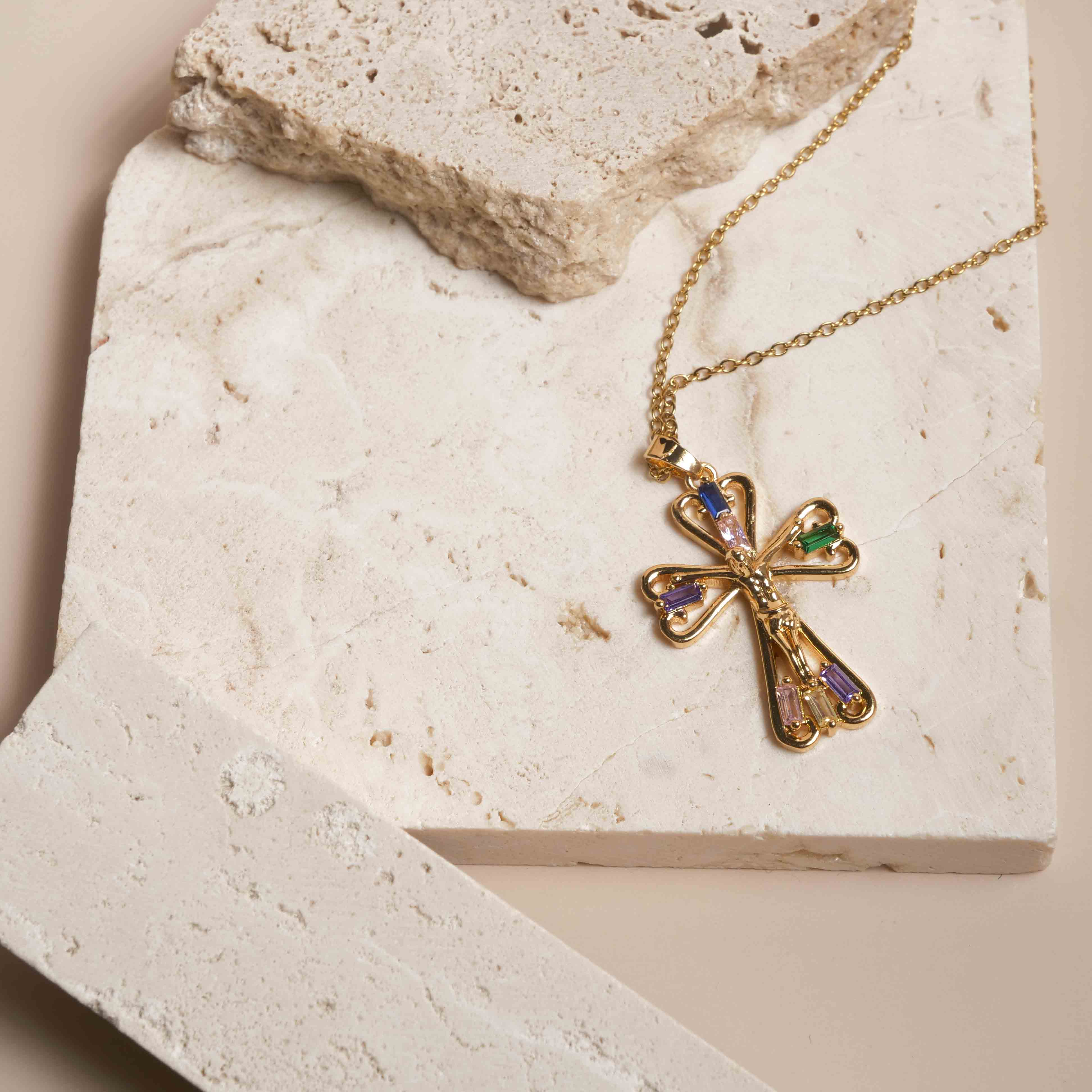 Collier Croix Cœur et Cristaux