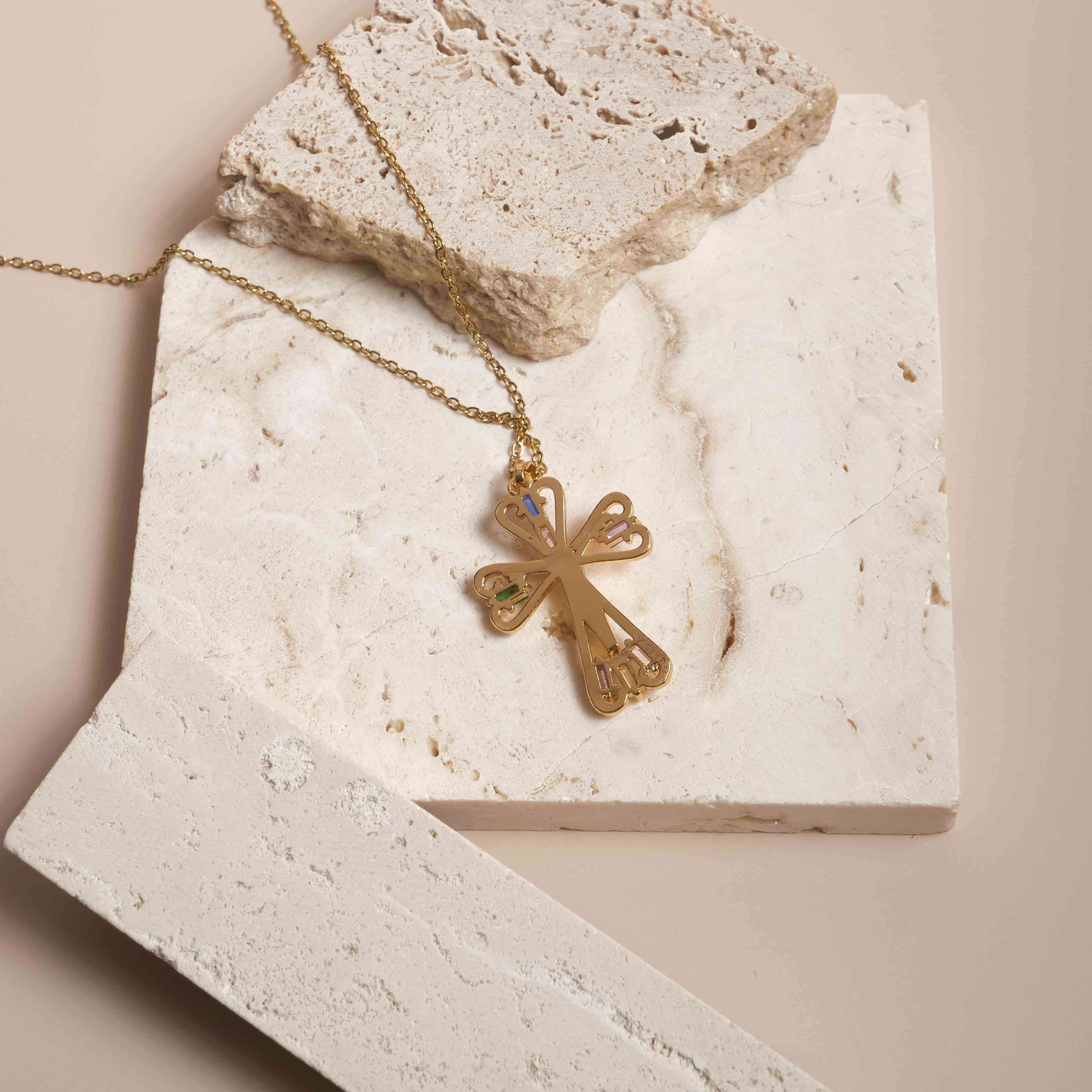 Collier Croix Cœur et Cristaux