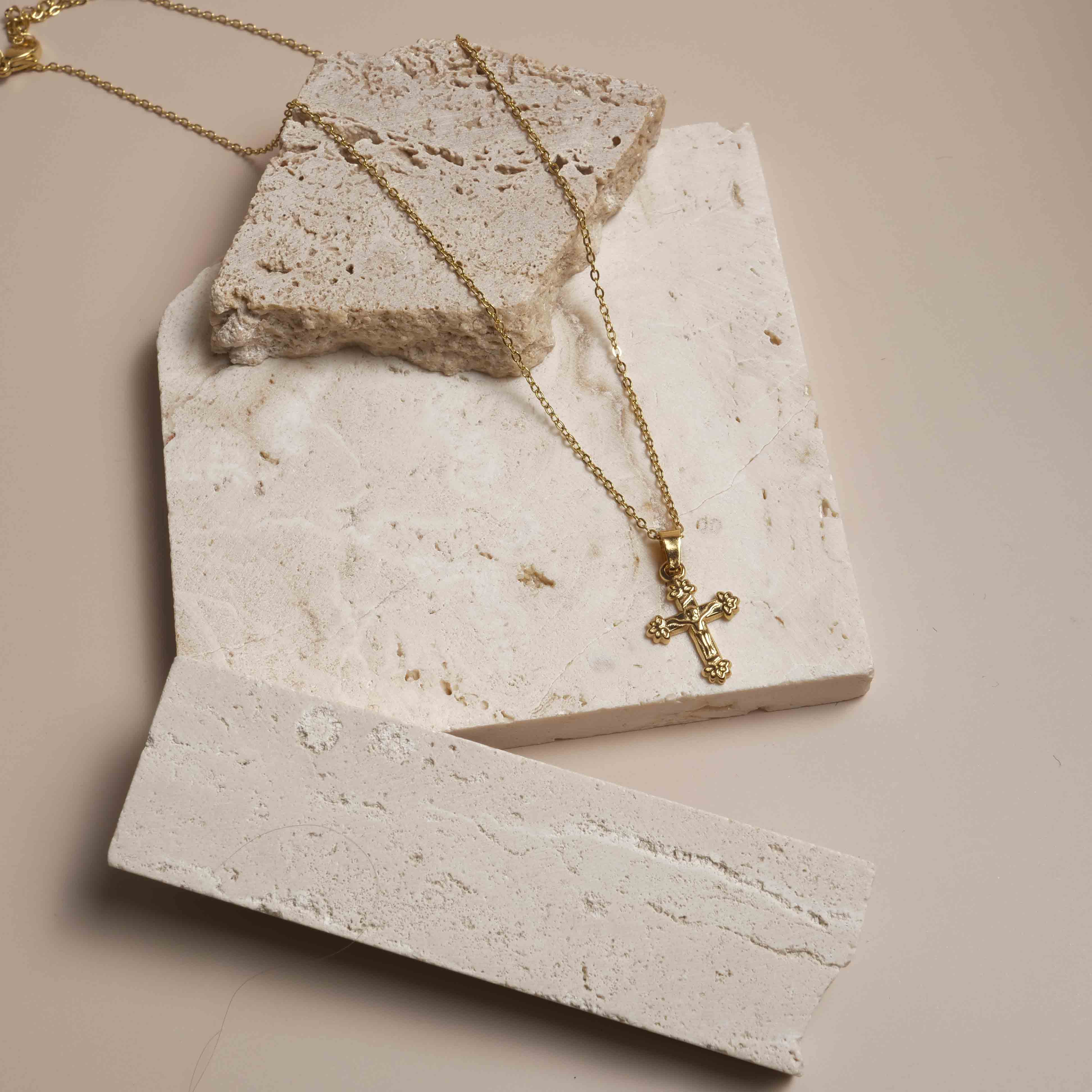 Collier Crucifix Doré