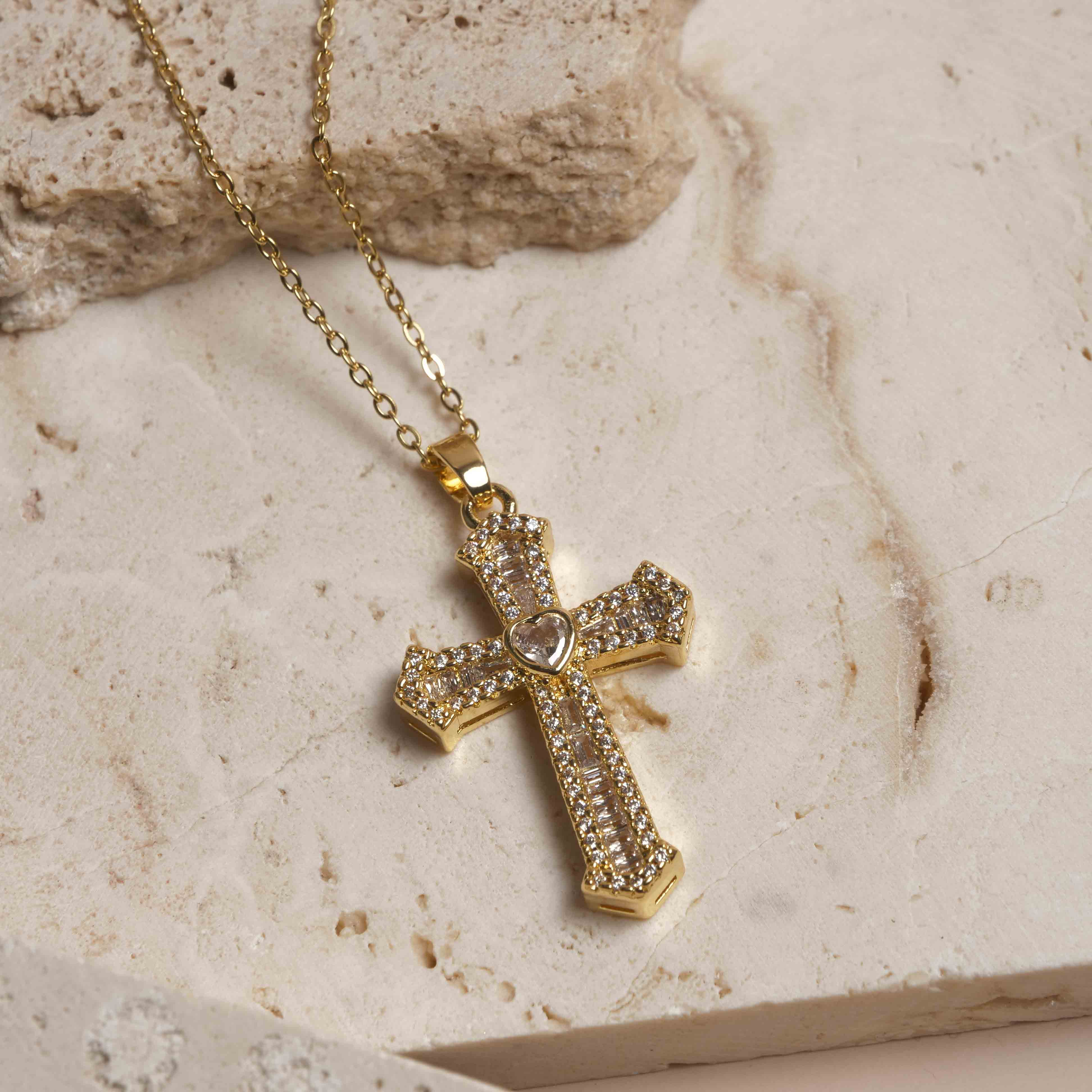 Collier Croix Cristaux et Coeur