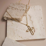 Collier Croix Élégance Minimaliste