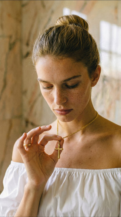 Collier Croix Doré Bombé