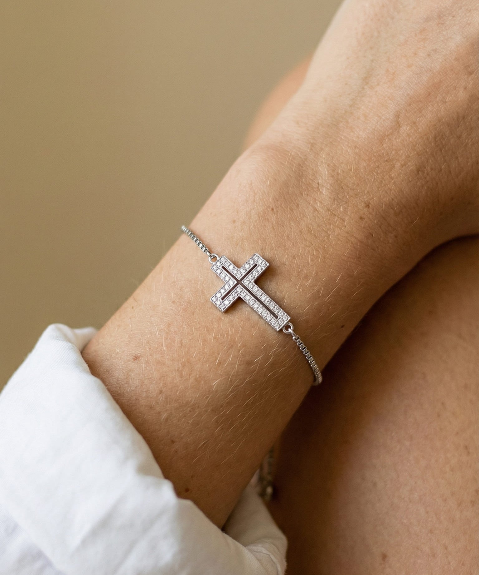 Bracelet Croix Élégance Intemporelle