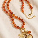 Collier Rouge Translucide à Breloques Croix et Cœur