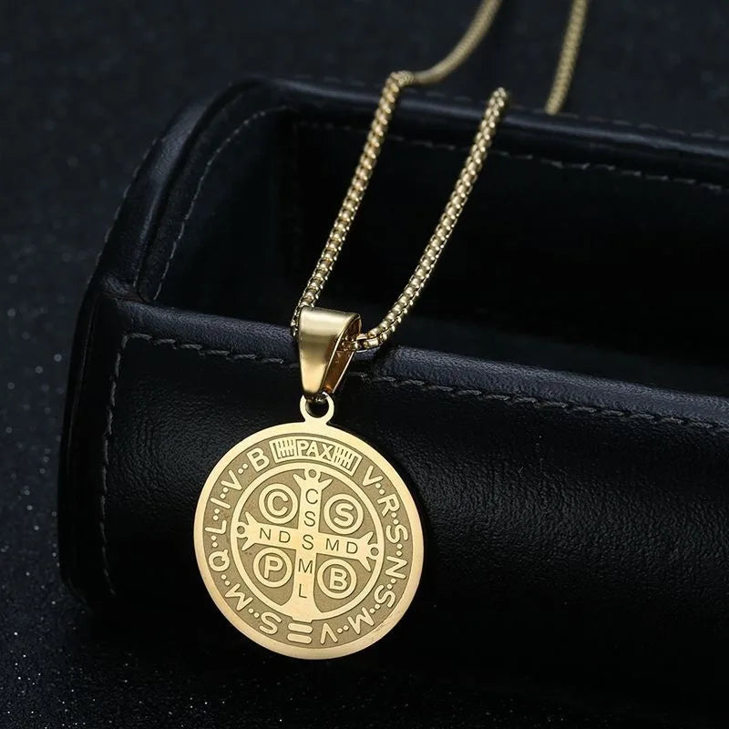 Collier Croix Médaille Saint Benoît
