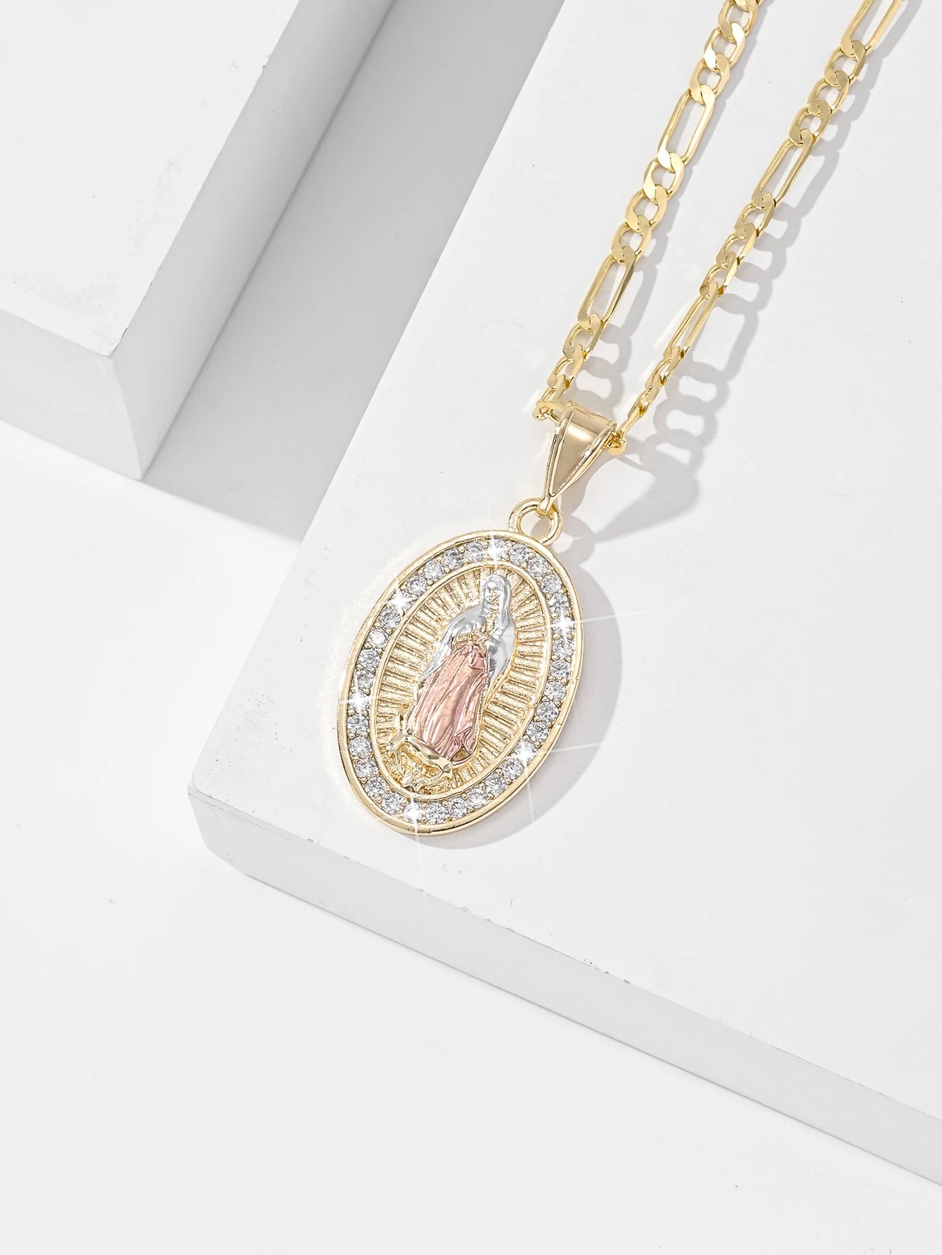 Collier Croix Vierge Marie Éclat Doré