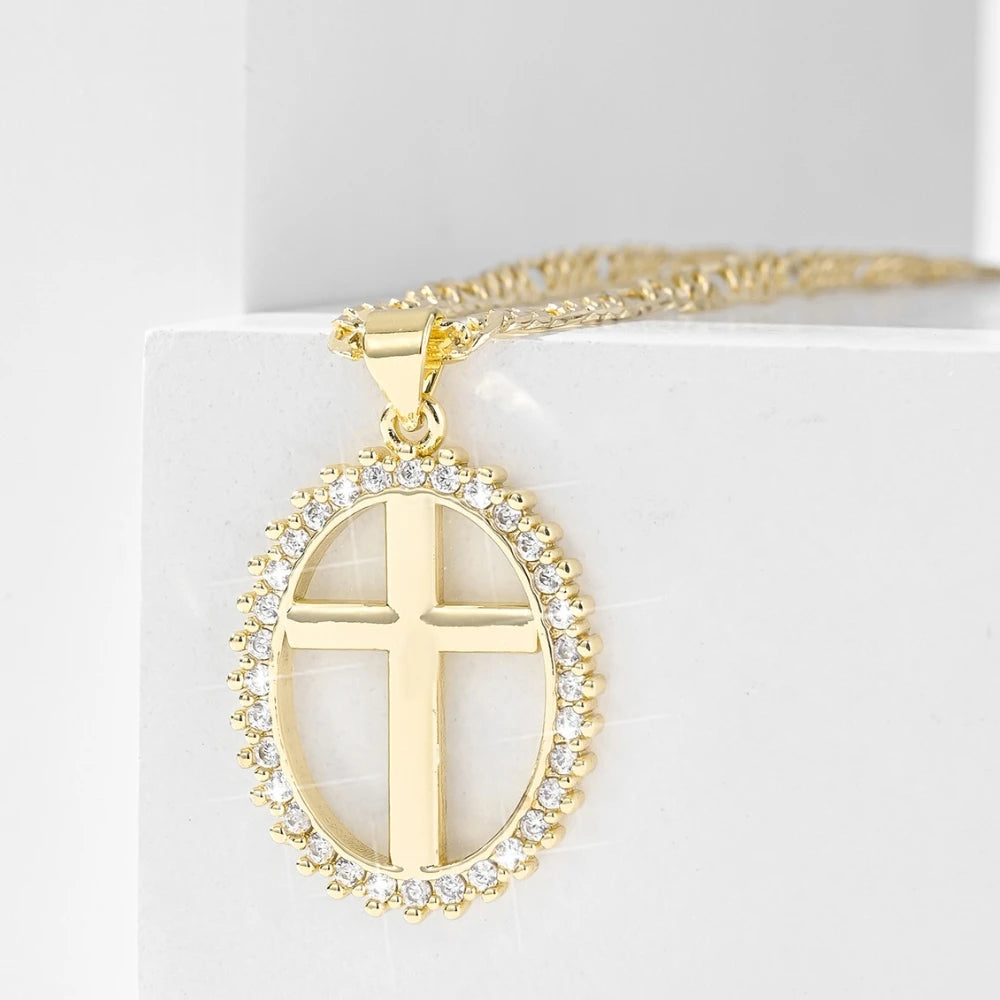 Collier Croix Ovale Doré Éclat Cristal