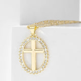 Collier Croix Ovale Doré Éclat Cristal