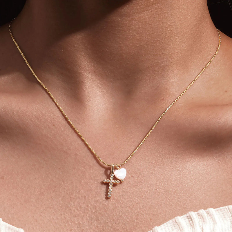 Collier Croix Dorée Cœur Perlé