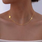 Collier Croix Dorée avec Médaille Élégante
